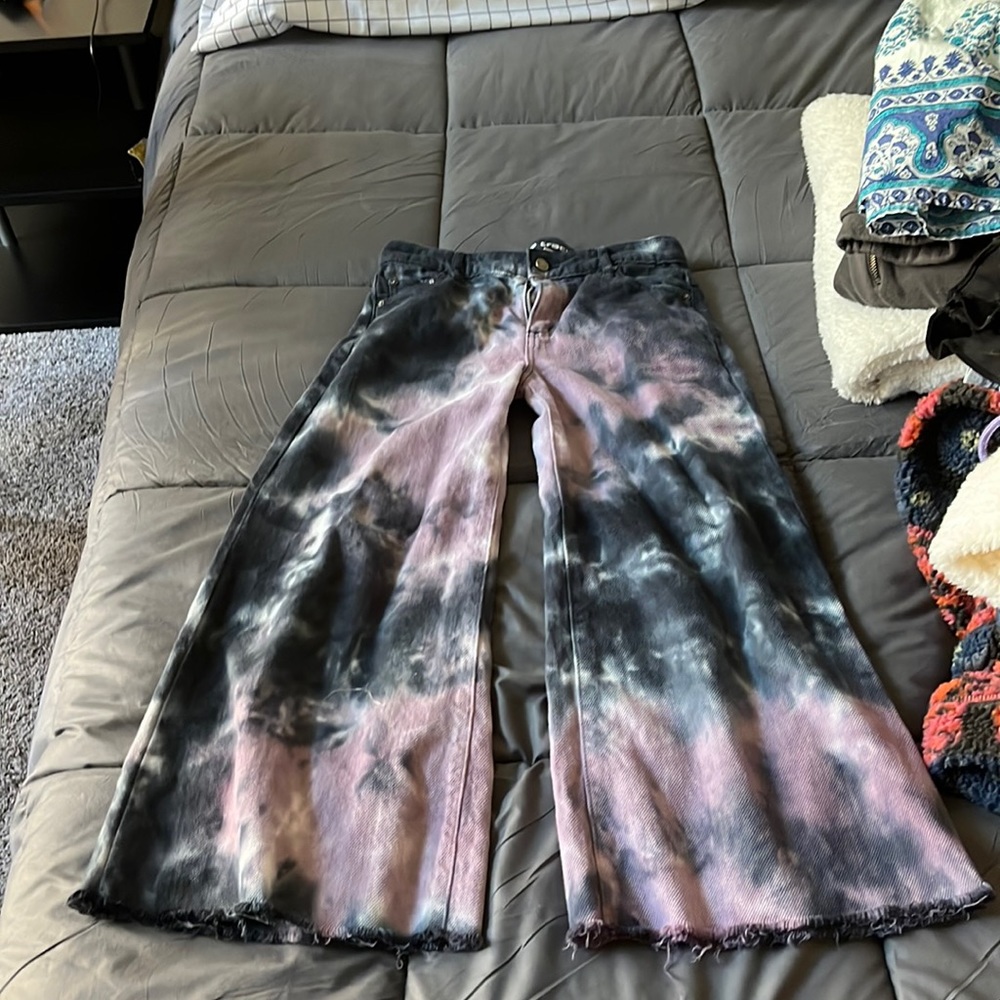 Such cute tie-dye jeans❤️❤️❤️